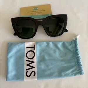 TOMS Black Cat-Eye Sunglasses with Green Lenses